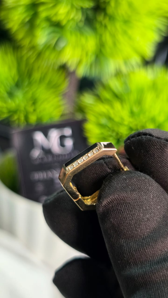 18 Karat Yellow Gold Mens Bali with Lab Grown Diamonds